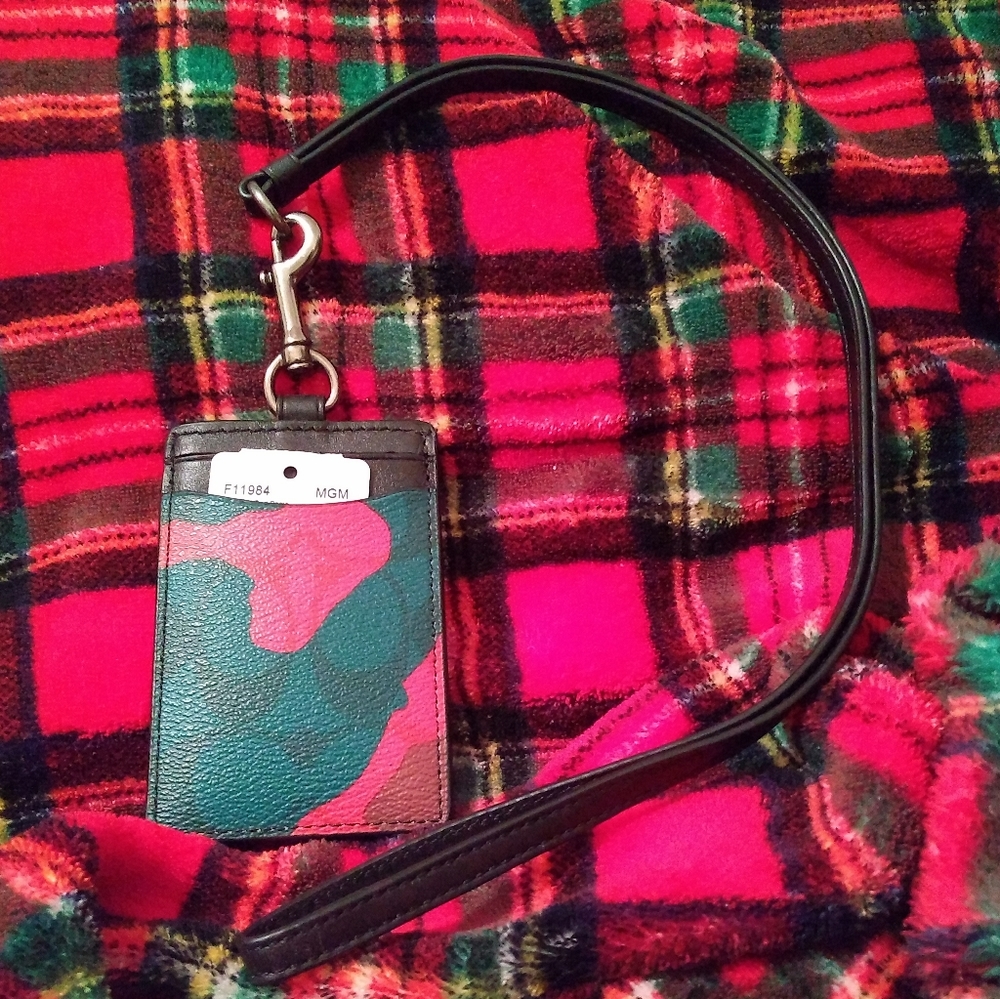 🆕  Coach Signature Camo ID Lanyard